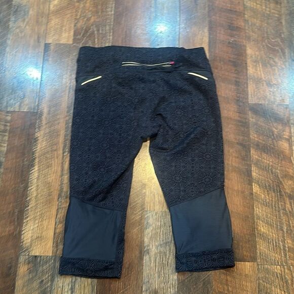 Athleta Capri leggings M (1300) - Picture 5 of 8